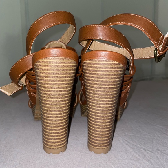 NWOT Report Brown Pleather Block Heels Size 8.5 ⭐️ - Picture 4 of 6